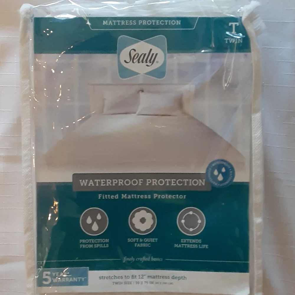 Twin size waterproof mattress protector